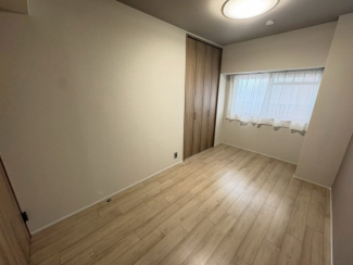 明るい洋室です