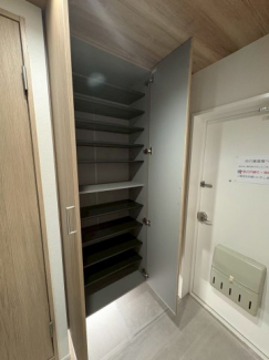 たっぷりとした収納スペースです