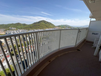 開放的で明るい空間を演出してくれるバルコニーです