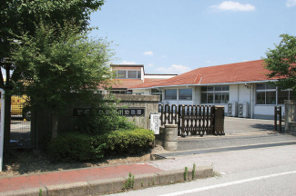 愛知川町立愛知川幼稚園まで979m