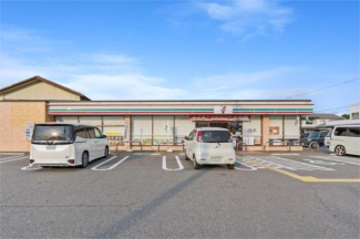 セブンイレブン 三木加佐店まで590m