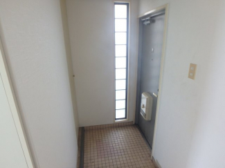 落ち着いた玄関です