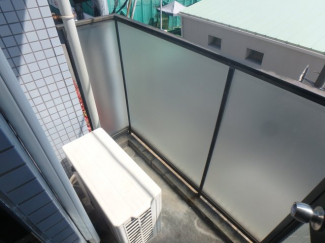 バルコニーからの眺めを楽しみながら食事をしませんか