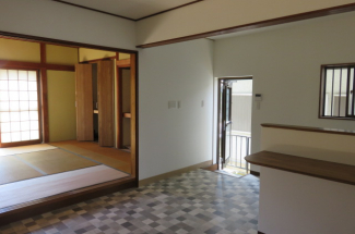 LDK １０.５帖 ・和室８帖押入クロゼットが付いております