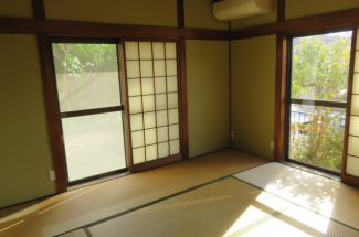 とても明るい和室６帖お部屋です