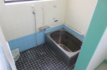 コンパクトで使いやすいお風呂です