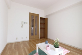 通常のマンションより天井が高いので、圧迫感がありません。