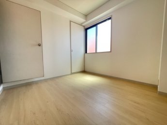 使い勝手のいい洋室です