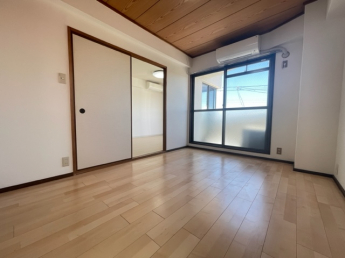 個人の部屋や寝室として使える洋室です