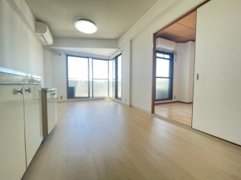 こちらのリビングで趣味の時間をお楽しみください