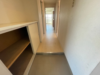 明るい玄関です