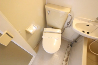 コンパクトで使いやすいトイレです