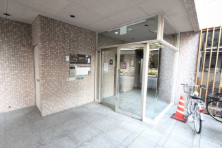 清潔なエントランスです