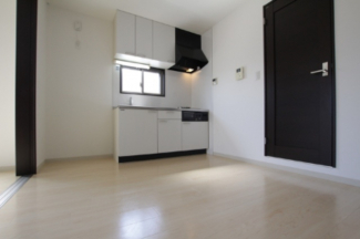 ゆったり過ごせる居間です