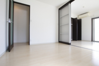 個人の部屋や寝室として使える洋室です