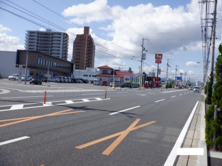 セブンイレブン松山問屋町店まで637m