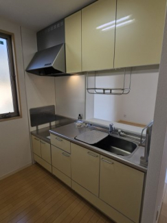 対面式カウンターキッチン。窓もあります