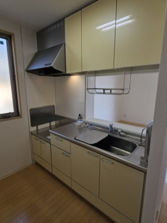 対面式カウンターキッチン。窓もあります