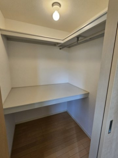 ウォークインクローゼットですよ♪