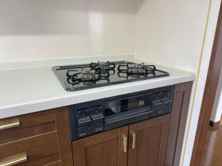 収納豊富なシステムキッチン