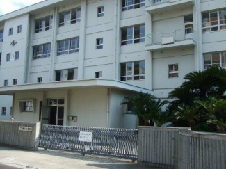 松山市立 新玉小学校まで648m