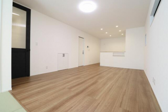 【施工例】和室を合わせると約２０帖のＬＤＫ。キッチンからお部