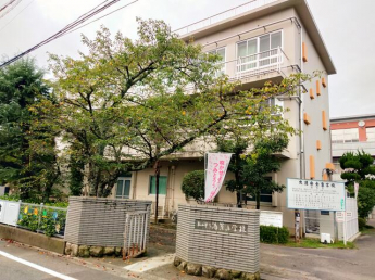 松山市立湯築小学校まで369m