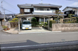 南面　正面　玄関　駐車場