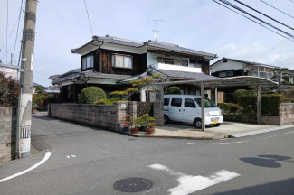 南西角地　角地から街の広い枝道の後方から