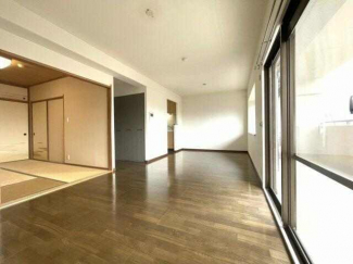 南向きで明るいリビング