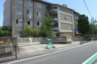 松山市立 久米小学校まで411m