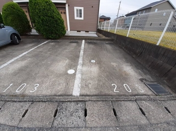 【駐車場】