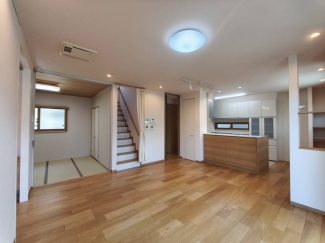 リビング別角度、和室が一体活用できます