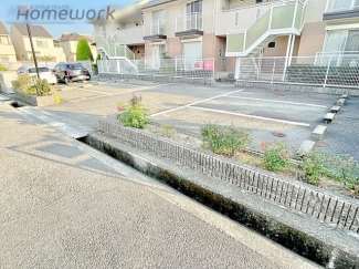 【駐車場】