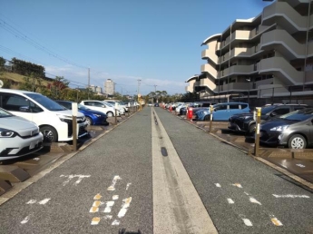 【駐車場】