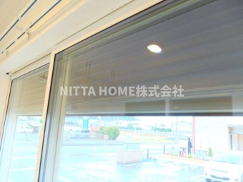 シャッター・雨戸付きで防犯対策もできますね！
